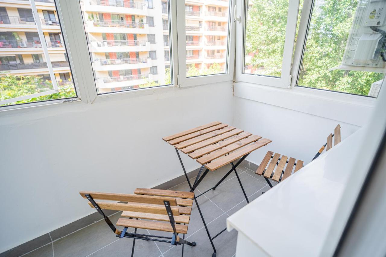 Spacious Newly Renovated 2Br Apartments With Balcony Bucarest Exterior foto