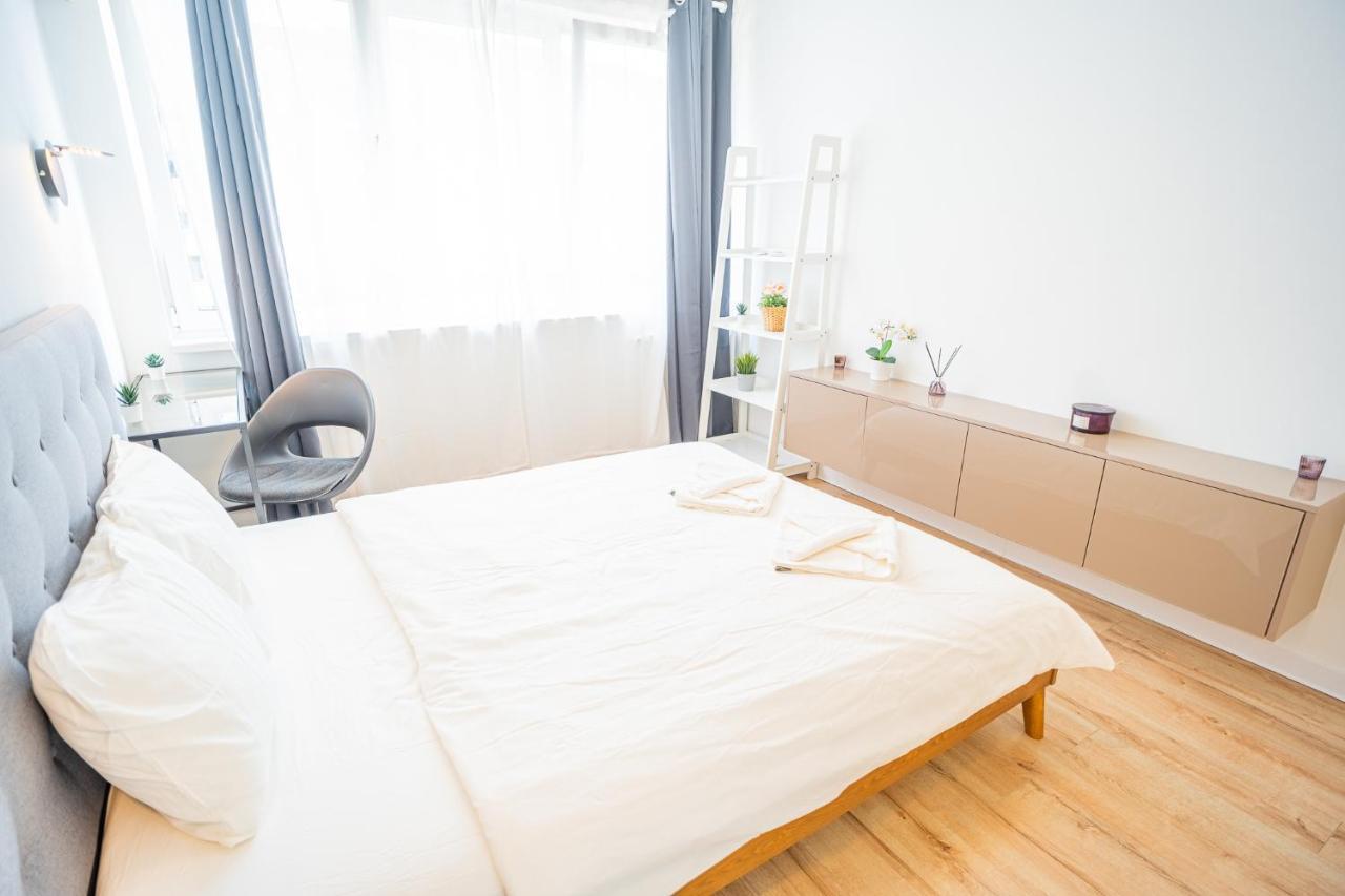 Spacious Newly Renovated 2Br Apartments With Balcony Bucarest Exterior foto