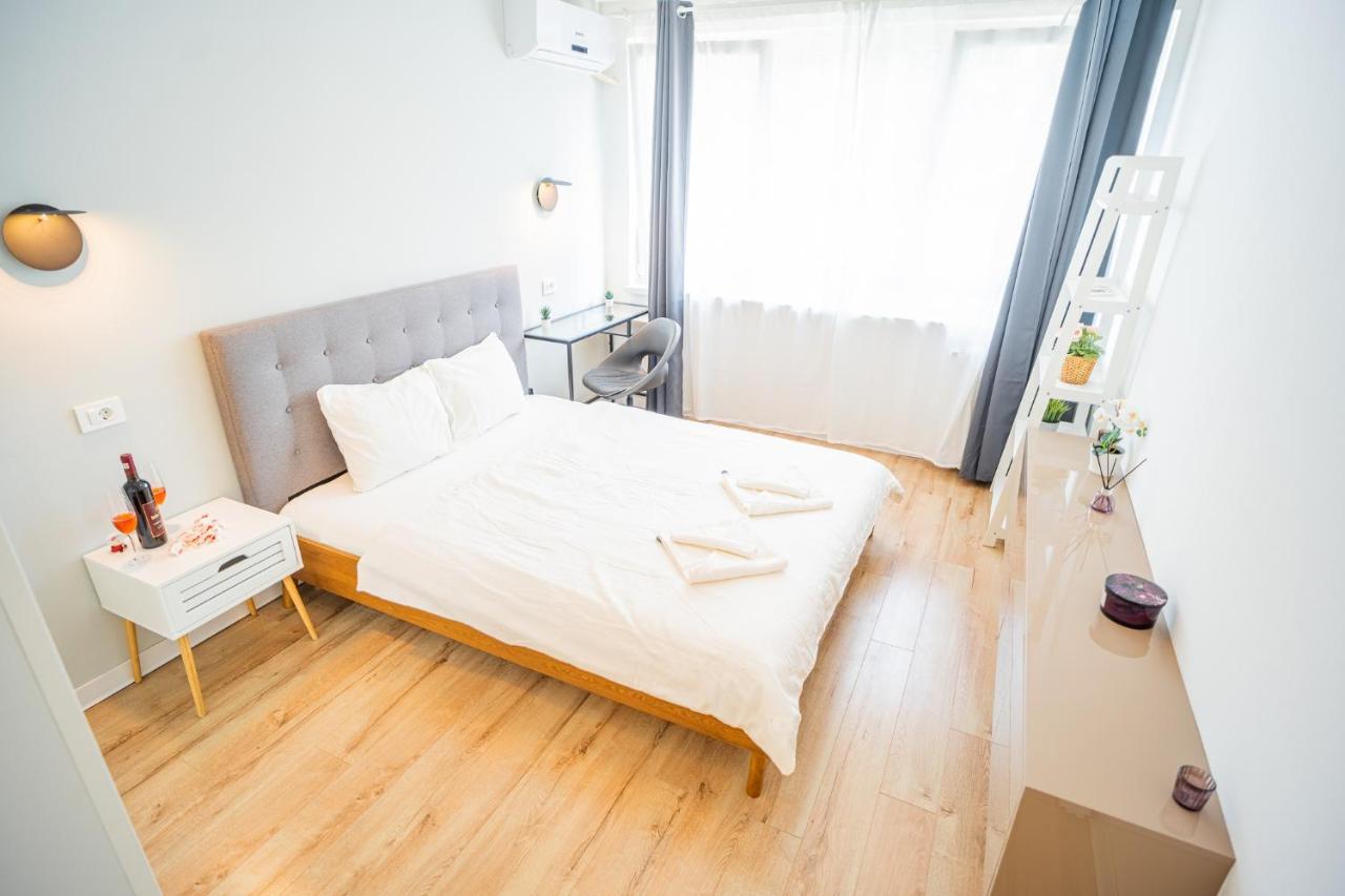 Spacious Newly Renovated 2Br Apartments With Balcony Bucarest Exterior foto