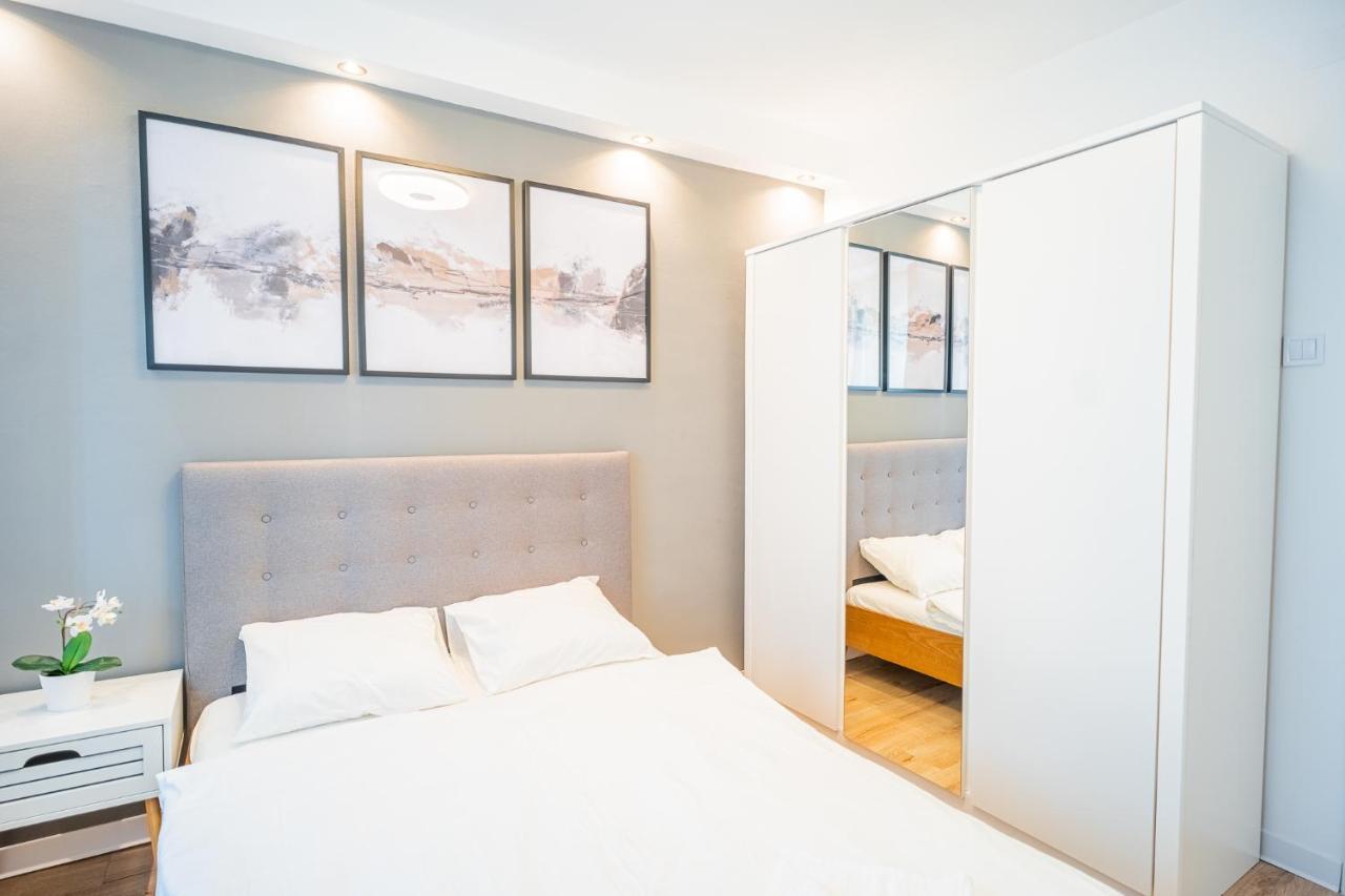 Spacious Newly Renovated 2Br Apartments With Balcony Bucarest Exterior foto