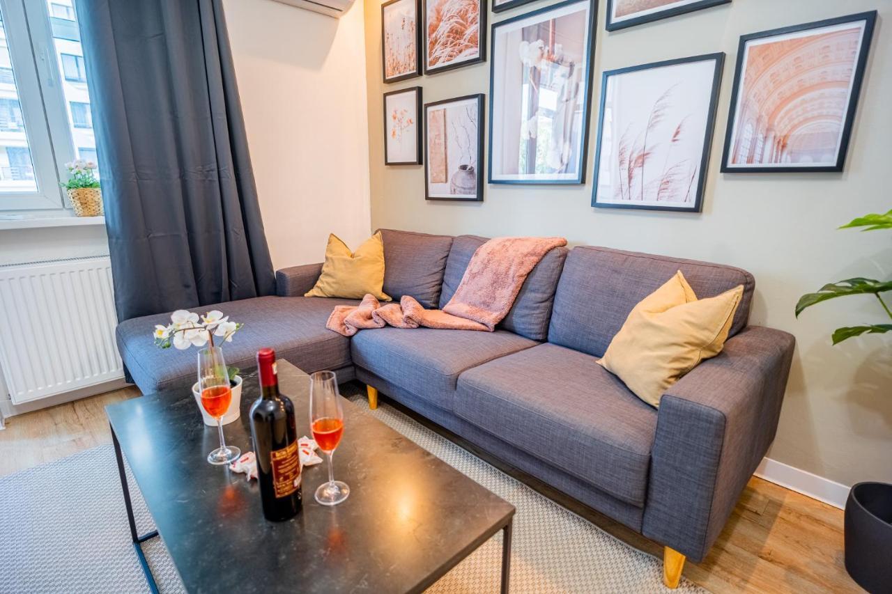 Spacious Newly Renovated 2Br Apartments With Balcony Bucarest Exterior foto