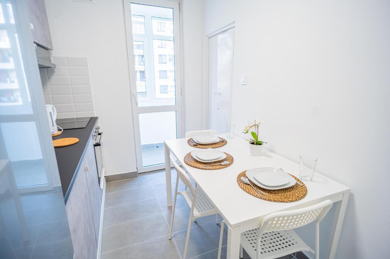 Spacious Newly Renovated 2Br Apartments With Balcony Bucarest Exterior foto