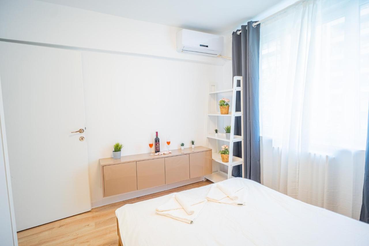 Spacious Newly Renovated 2Br Apartments With Balcony Bucarest Exterior foto