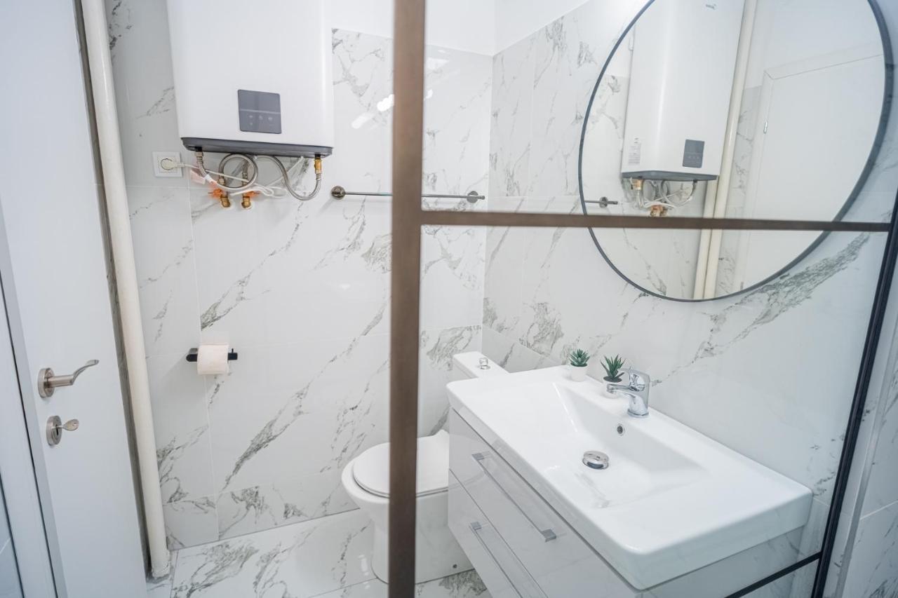 Spacious Newly Renovated 2Br Apartments With Balcony Bucarest Exterior foto