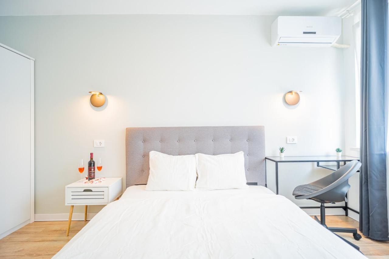 Spacious Newly Renovated 2Br Apartments With Balcony Bucarest Exterior foto