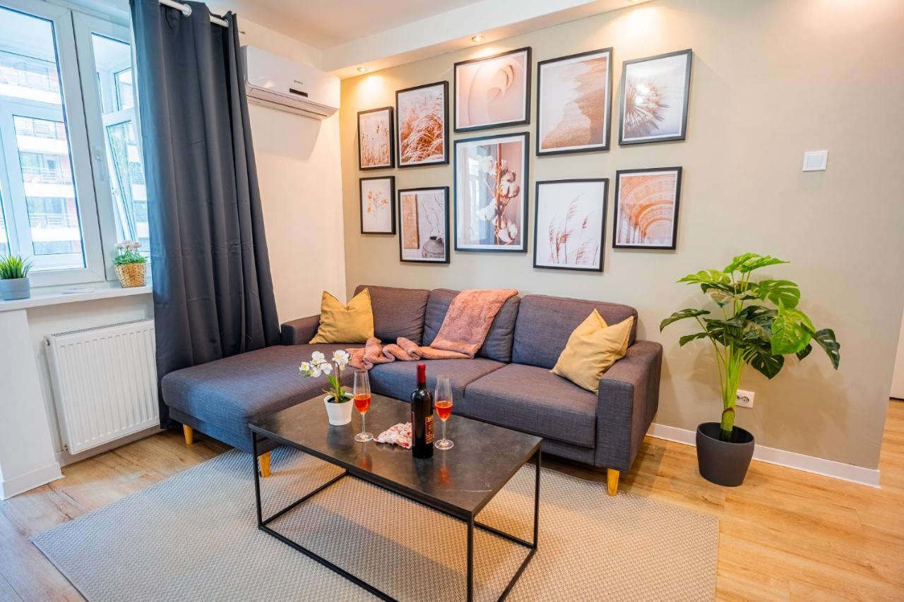 Spacious Newly Renovated 2Br Apartments With Balcony Bucarest Exterior foto