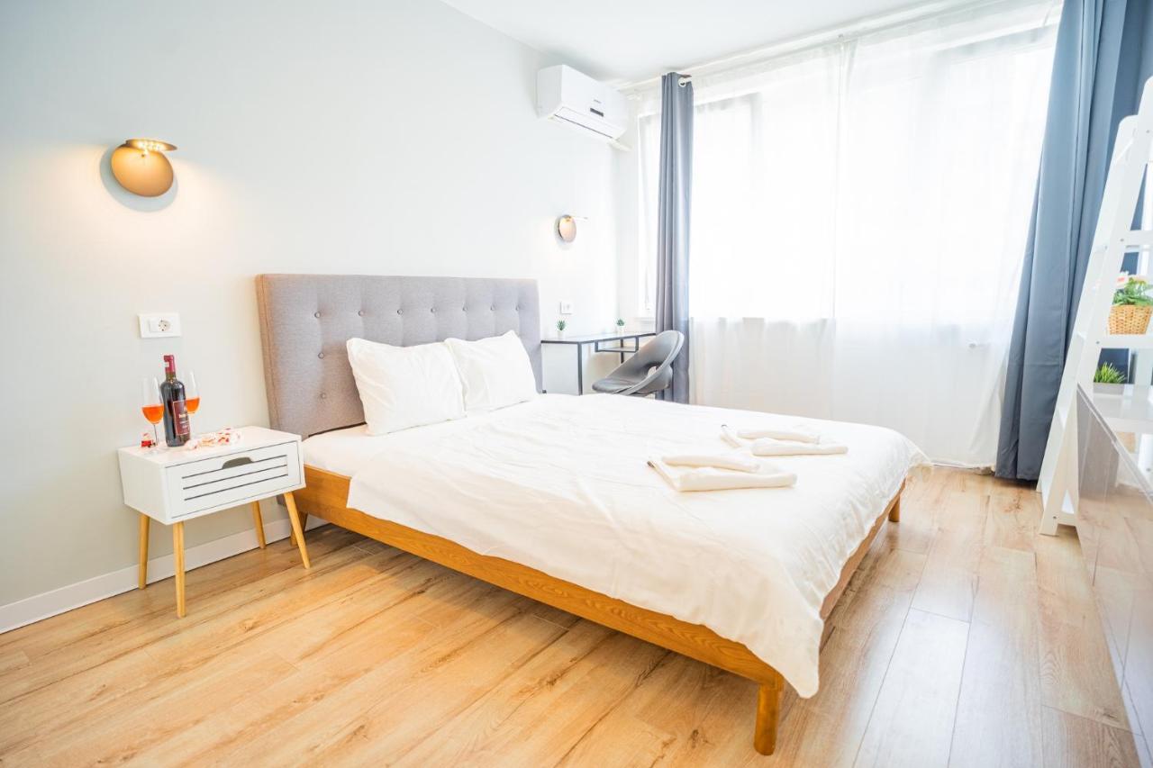 Spacious Newly Renovated 2Br Apartments With Balcony Bucarest Exterior foto