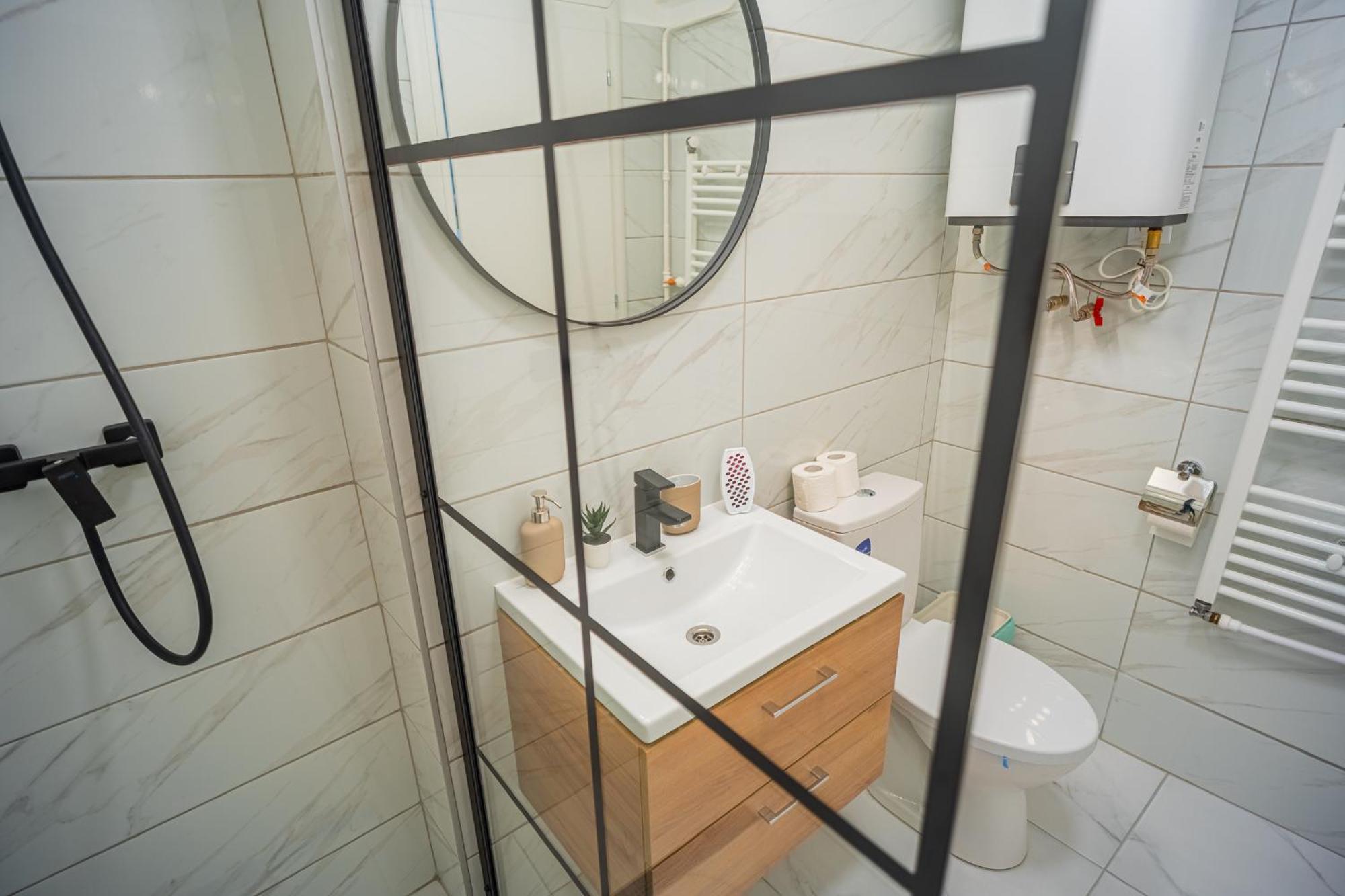 Spacious Newly Renovated 2Br Apartments With Balcony Bucarest Exterior foto