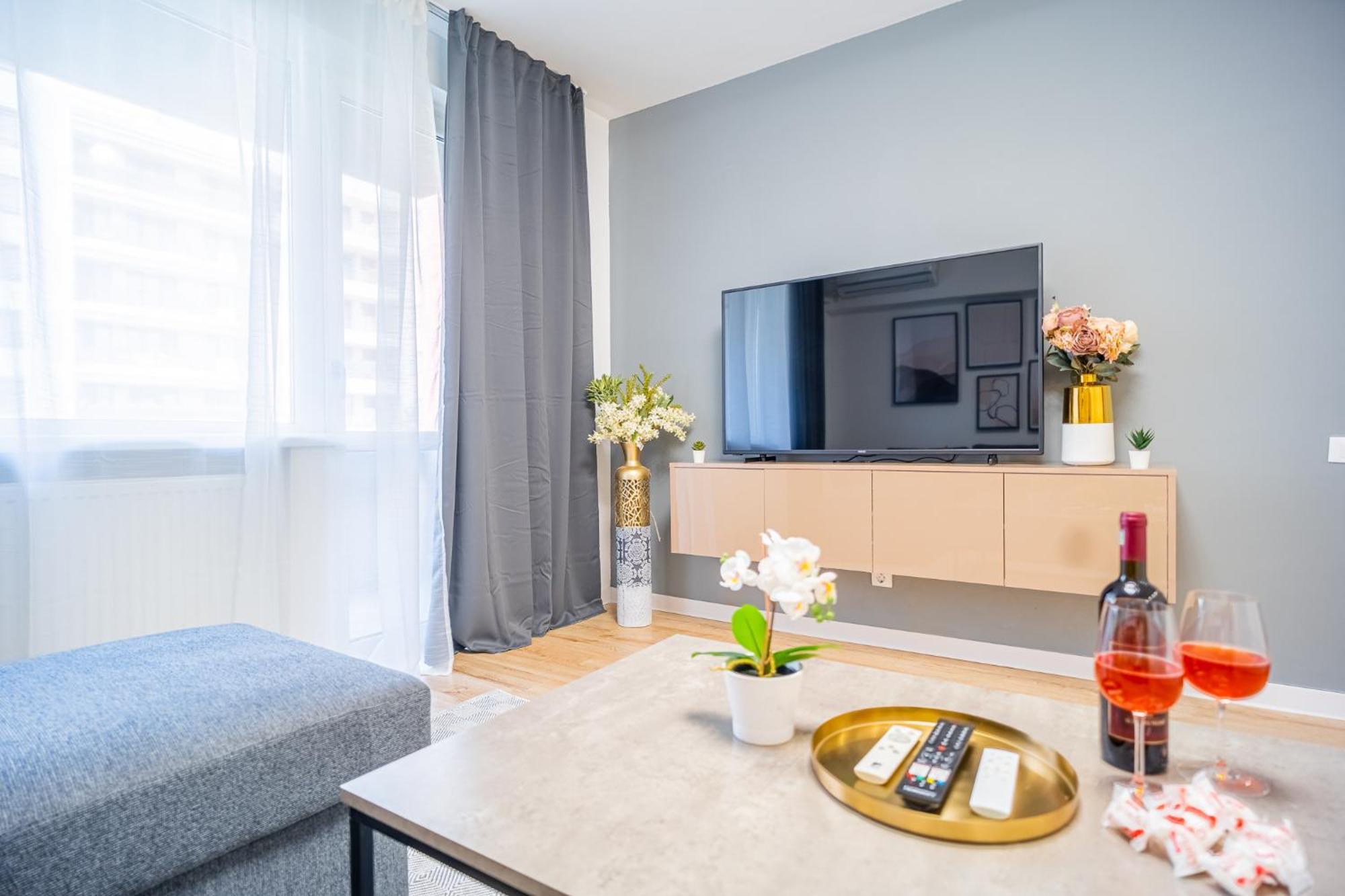 Spacious Newly Renovated 2Br Apartments With Balcony Bucarest Exterior foto