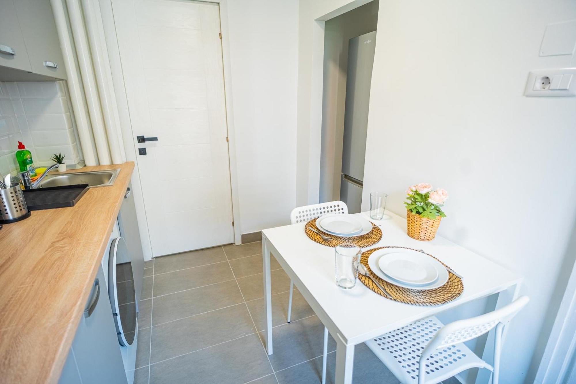 Spacious Newly Renovated 2Br Apartments With Balcony Bucarest Exterior foto