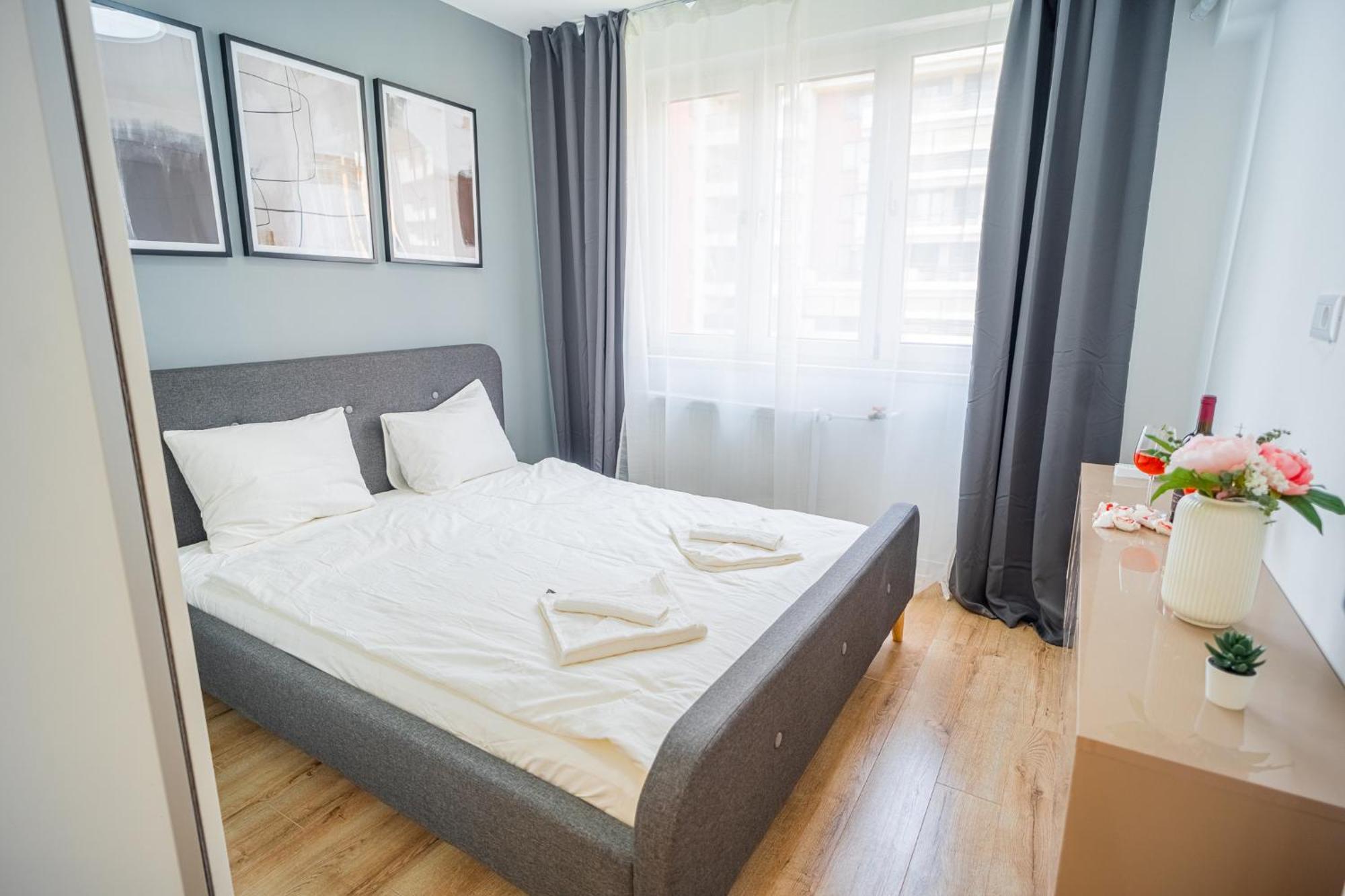 Spacious Newly Renovated 2Br Apartments With Balcony Bucarest Exterior foto