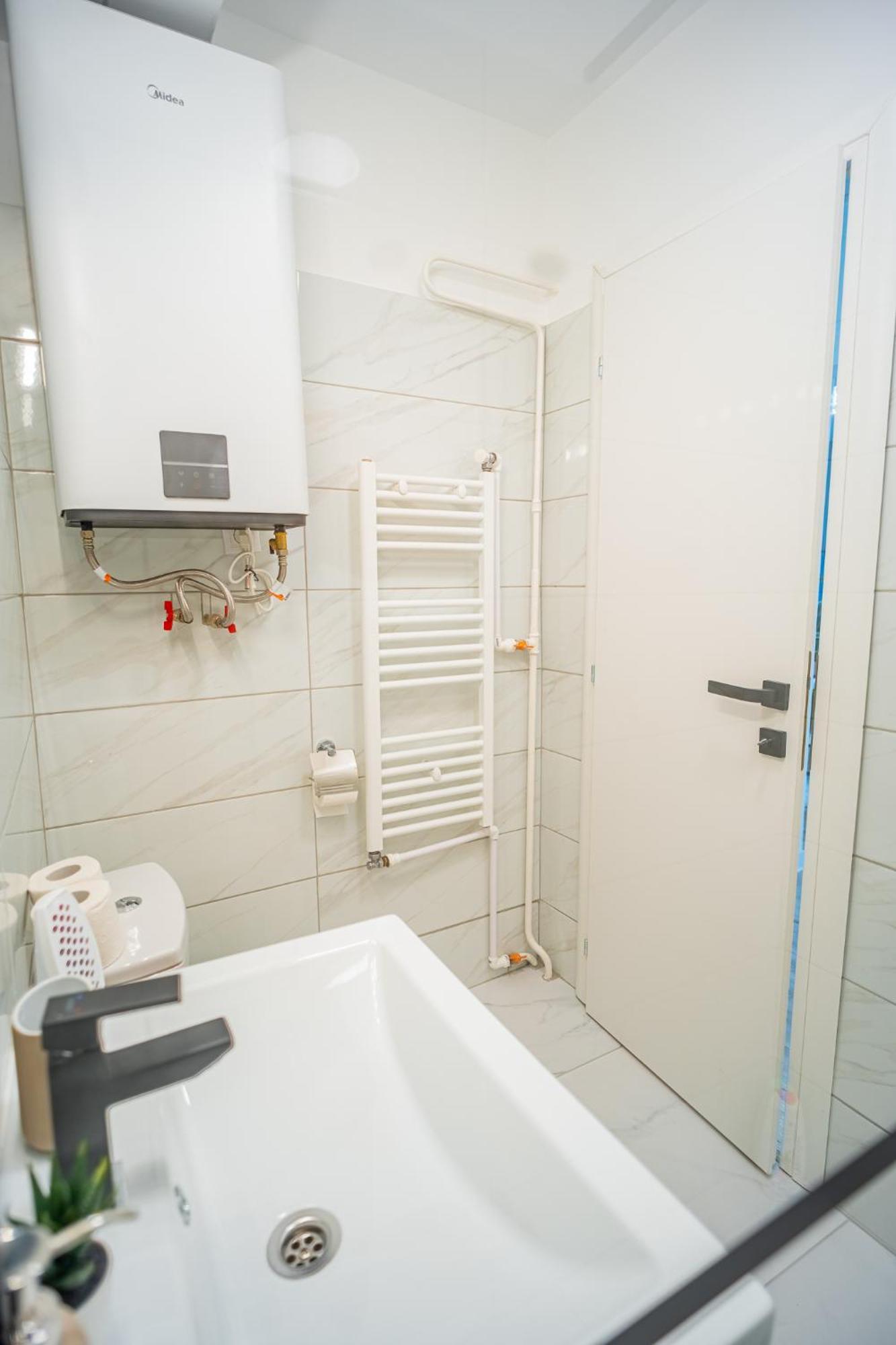 Spacious Newly Renovated 2Br Apartments With Balcony Bucarest Exterior foto